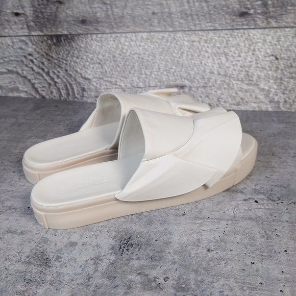 Mercedes Castillo White Slipper Sandals - Picture 13 of 16